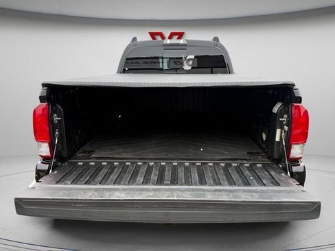 Used 2017 Toyota Tacoma TRD Sport w/ Premium & Technology Package image 9