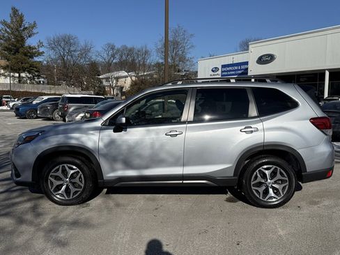 Used 2024 Subaru Forester Premium image 11