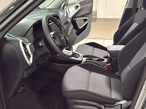 Used 2025 Kia Soul LX w/ LX Technology Package image 12