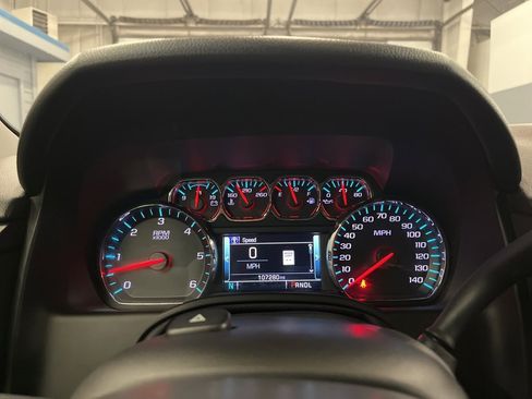 Used 2019 Chevrolet Suburban LT image 17