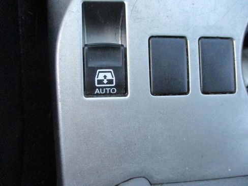 Used 2010 Toyota 4Runner SR5 AWD/4WD image 17