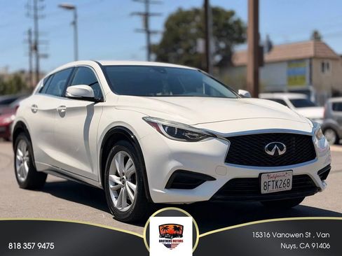 Used 2018 INFINITI QX30 FWD image 1