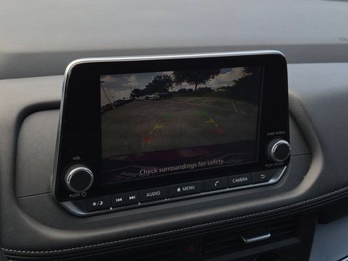 Used 2025 Nissan Rogue SV AWD/4WD image 13