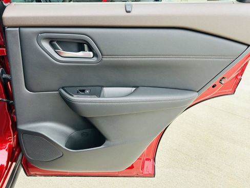 Used 2023 Nissan Rogue SV w/ SV Premium B Package image 29