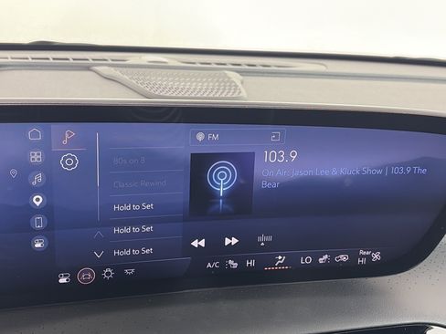 Certified 2025 Buick Enclave Avenir AWD/4WD image 22