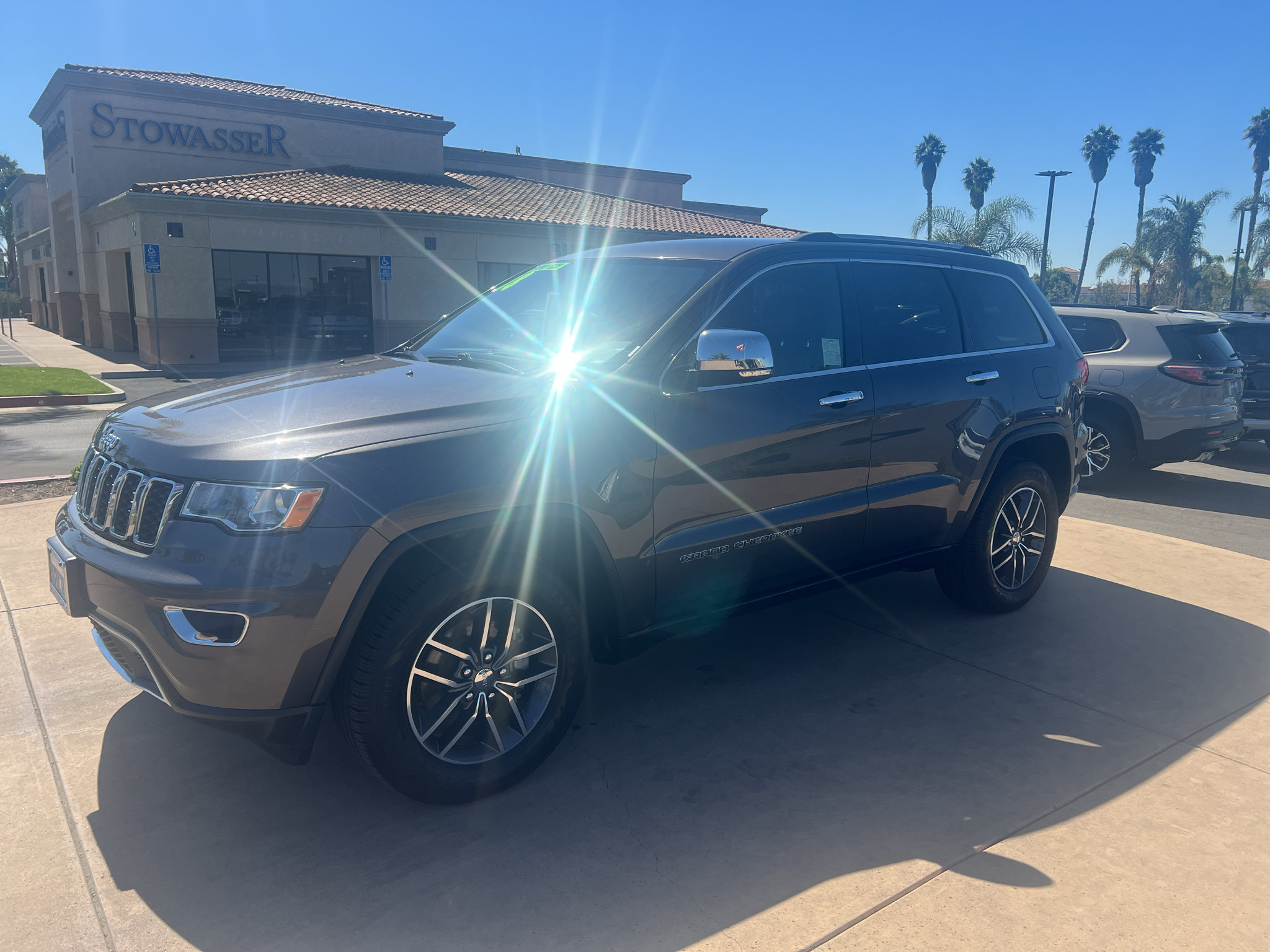 Used 2018 Jeep Grand Cherokee Limited RWD image 1