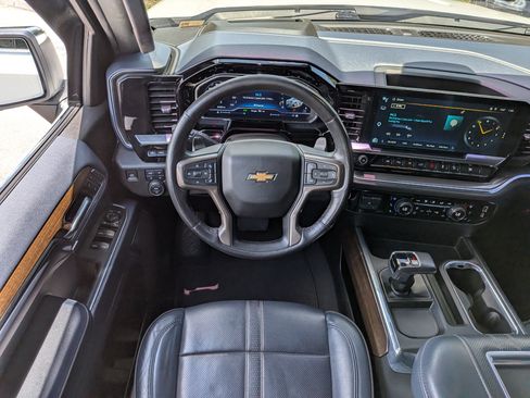 Used 2022 Chevrolet Silverado 1500 High Country w/ Technology Package AWD/4WD image 17