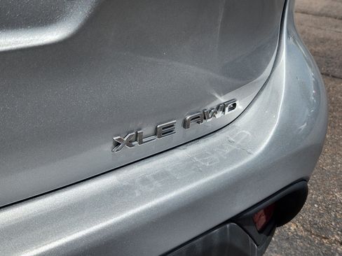 Used 2021 Toyota Highlander XLE AWD/4WD image 17