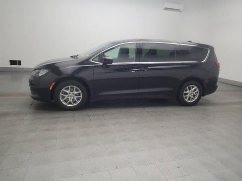 Used 2023 Chrysler Voyager LX FWD image 2