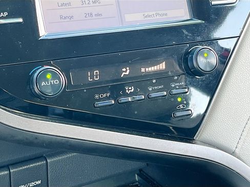 Used 2019 Toyota Camry SE FWD image 15