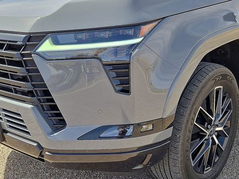 Used 2024 Lexus GX 550 w/ Accessory Package (Z1) AWD/4WD image 10