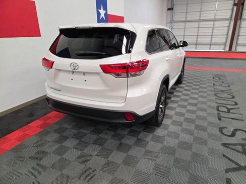 Used 2019 Toyota Highlander LE image 15