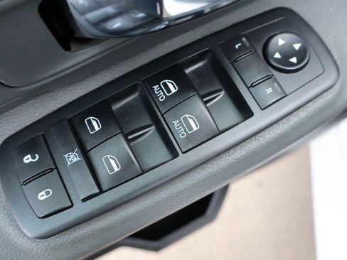 Used 2016 RAM 1500 Classic SLT image 28