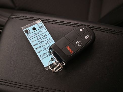Used 2026 Jeep Compass Latitude AWD/4WD image 18