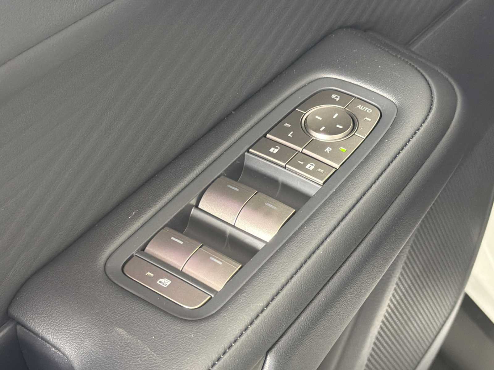 New 2026 Lexus ES 350e w/ Convenience Package FWD image 31