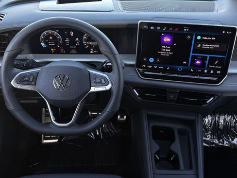 New 2026 Volkswagen Tiguan SE R-Line FWD image 15