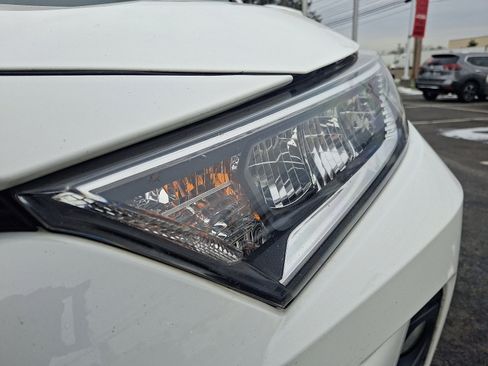 Used 2020 Toyota RAV4 XLE Premium image 9