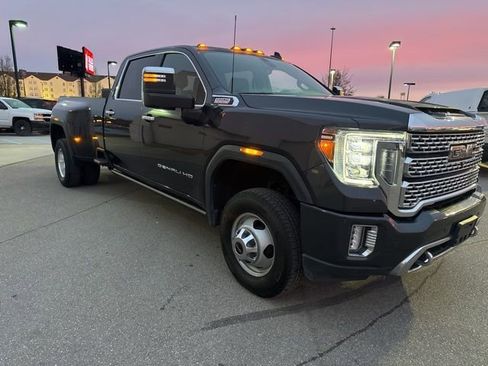 Used 2021 GMC Sierra 3500 Denali w/ Denali Ultimate Package image 3