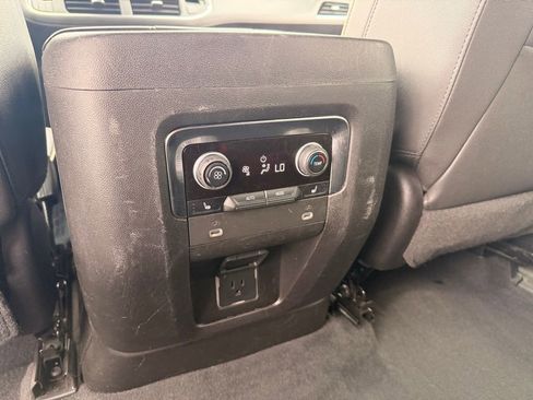 Used 2023 Chevrolet Suburban Premier AWD/4WD image 31