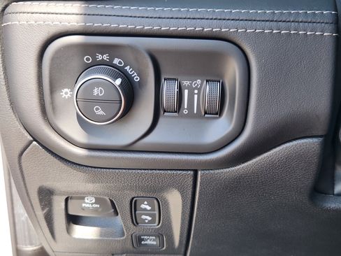 Used 2025 RAM 1500 Limited AWD/4WD image 25