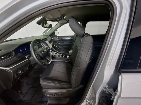 Used 2022 Jeep Grand Cherokee L Laredo w/ Luxury Tech Group I AWD/4WD image 25