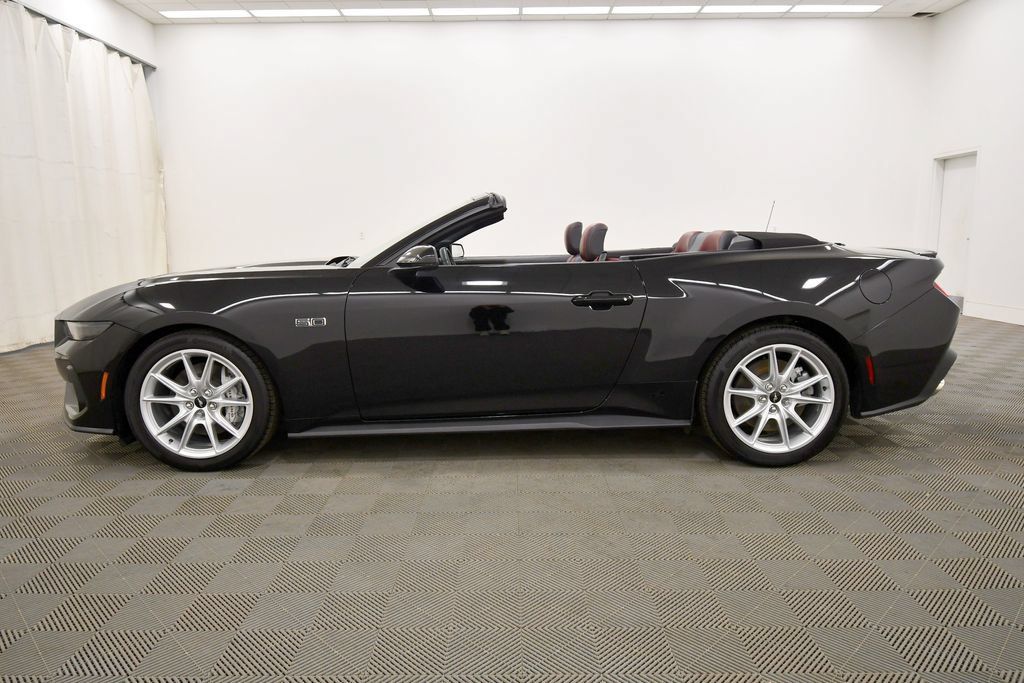 Used 2025 Ford Mustang GT Premium RWD image 4