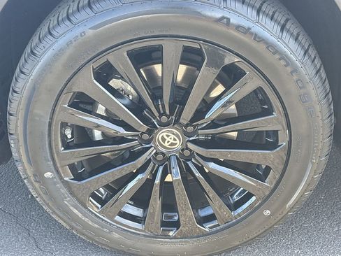 Used 2023 Toyota Highlander L image 34