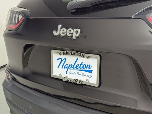 Used 2021 Jeep Cherokee Latitude Lux w/ Comfort/Convenience Group image 9