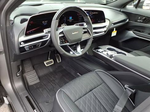 New 2026 Cadillac Lyriq V w/ Exterior Carbon Fiber Package AWD/4WD image 3