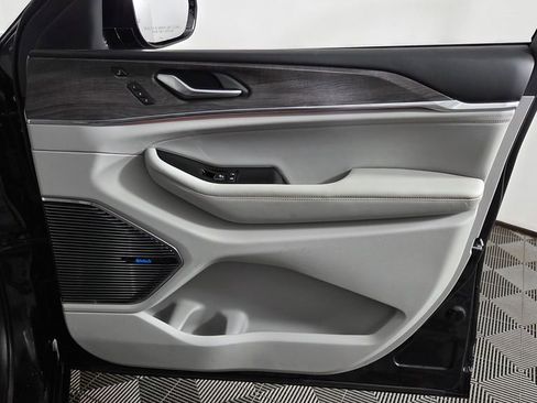 Used 2023 Jeep Grand Cherokee Overland w/ Luxury Tech Group IV image 37