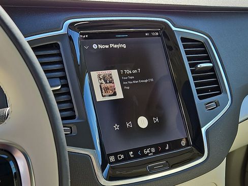 Used 2024 Volvo XC90 B5 Core w/ Climate Package image 18