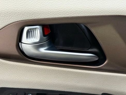 Used 2023 Chrysler Voyager LX FWD image 34