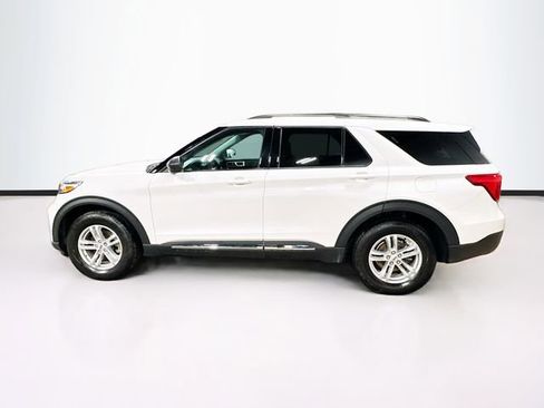 Used 2022 Ford Explorer XLT image 4