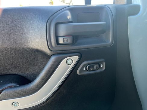 Used 2012 Jeep Wrangler Sahara image 17