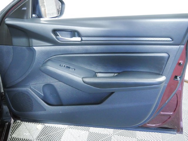Used 2024 Nissan Altima 2.5 SV FWD image 11