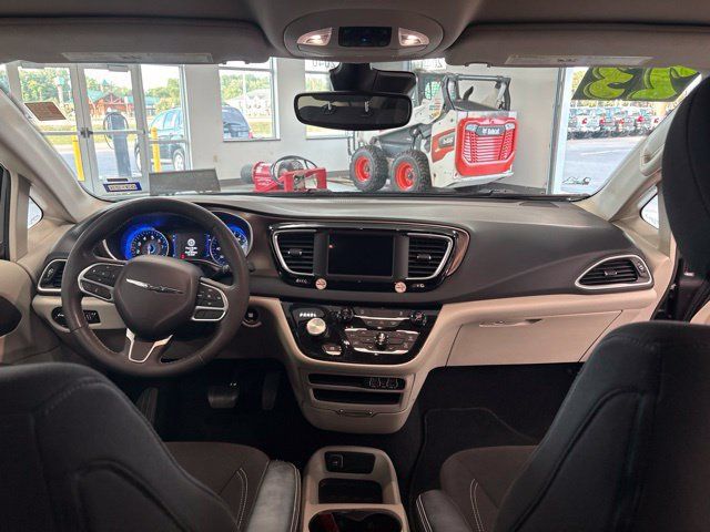 Used 2023 Chrysler Voyager LX FWD image 27