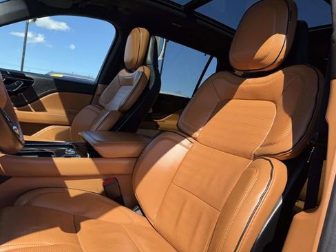 Certified 2023 Lincoln Aviator Black Label w/ Jet Package AWD/4WD image 10