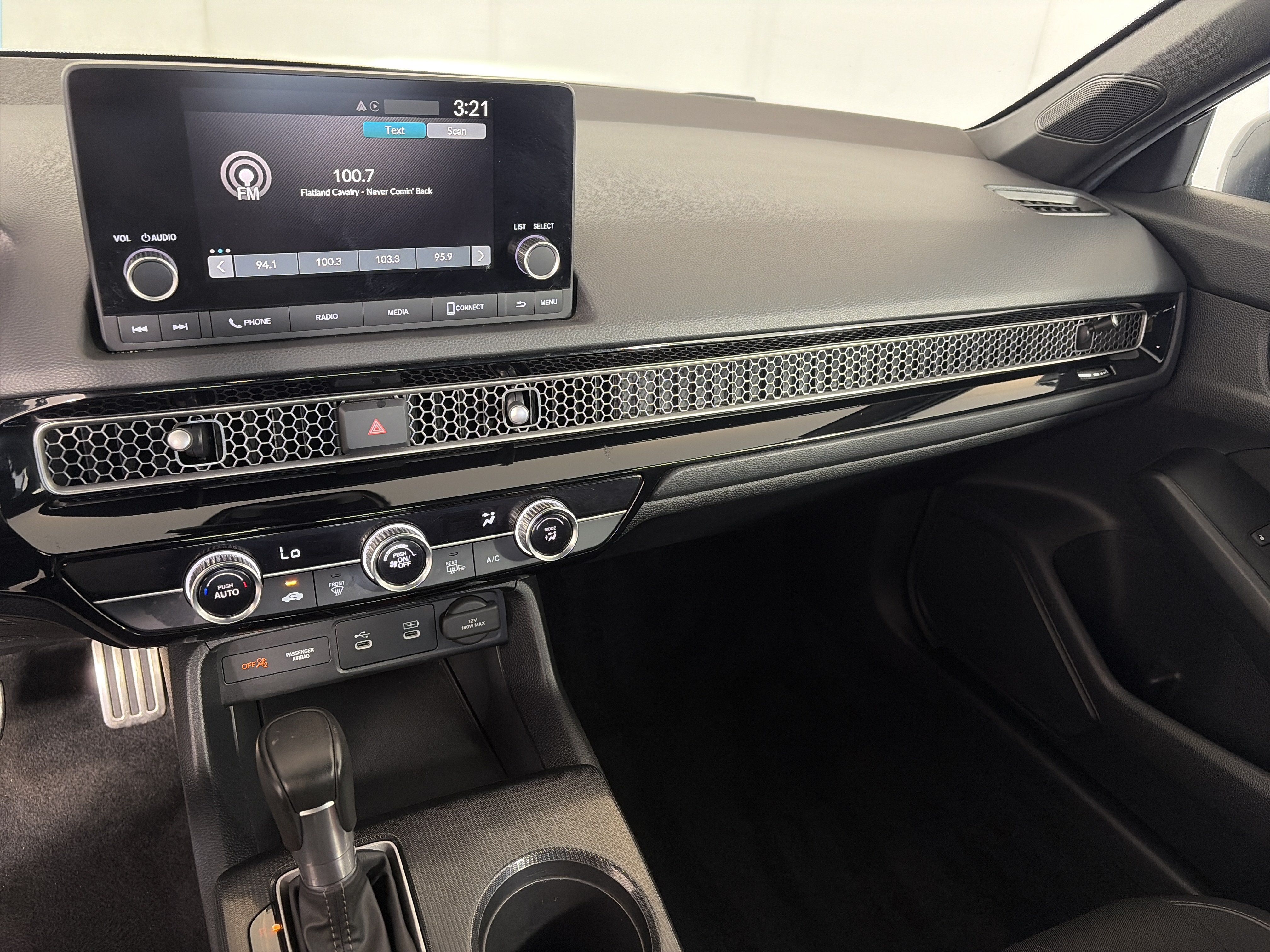 Used 2025 Honda Civic Sport image 4