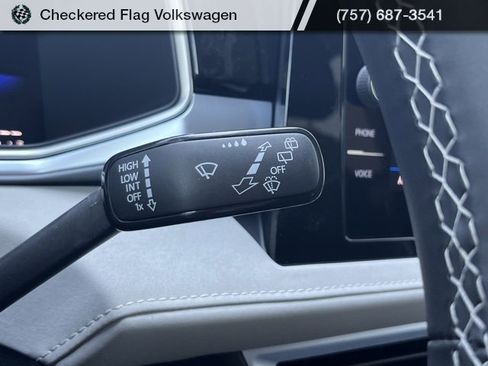 New 2025 Volkswagen Taos SE image 38