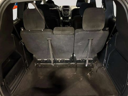 Used 2016 Dodge Grand Caravan SE FWD image 22