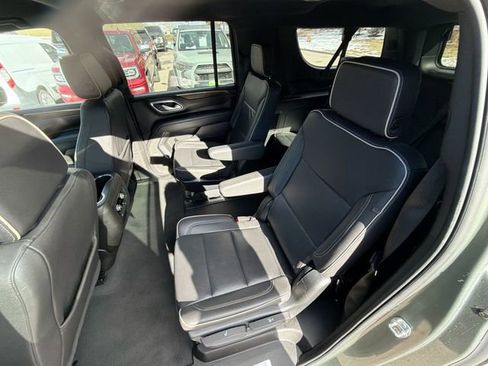 Used 2023 Chevrolet Suburban Premier image 25