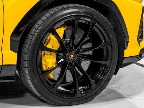 Used 2022 Lamborghini Urus AWD/4WD image 54