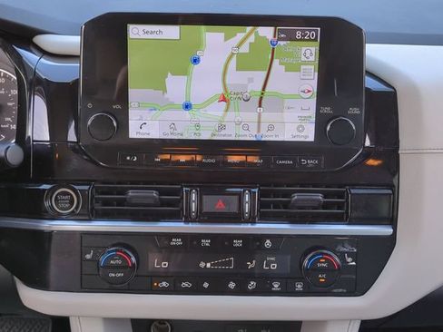 Used 2023 Nissan Pathfinder SL AWD/4WD image 18