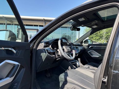 Used 2023 Audi Q3 2.0T Premium w/ Convenience Package AWD/4WD image 9