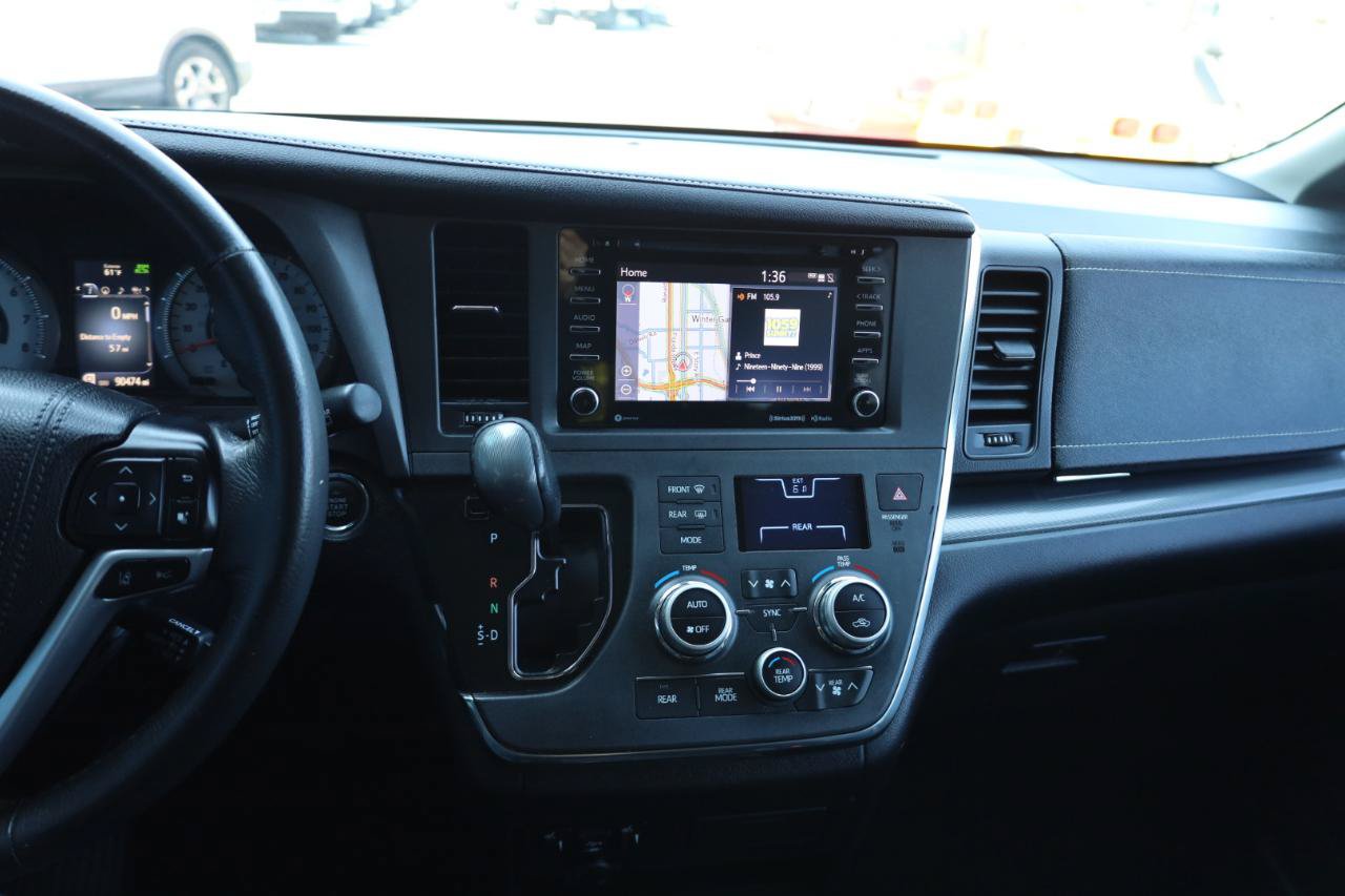 Used 2018 Toyota Sienna SE w/ SE Preferred Package FWD image 9