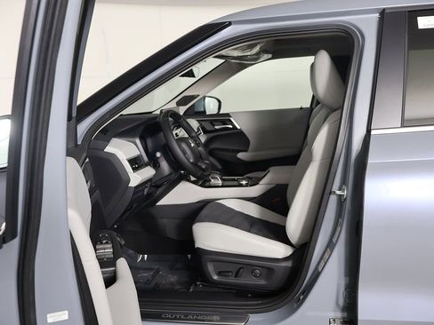 New 2026 Mitsubishi Outlander SE FWD image 32