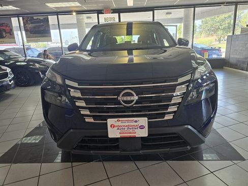 Used 2026 Nissan Rogue SV AWD/4WD image 2