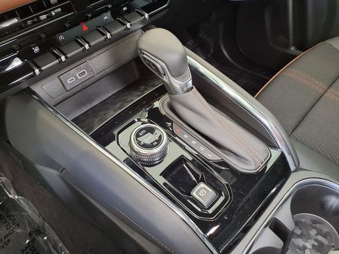 New 2025 GMC Canyon AT4 w/ Nightfall Edition AWD/4WD image 19