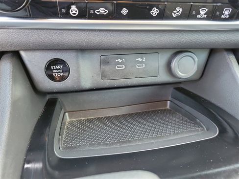 Used 2024 Nissan Rogue SV w/ SV Premium Package image 32