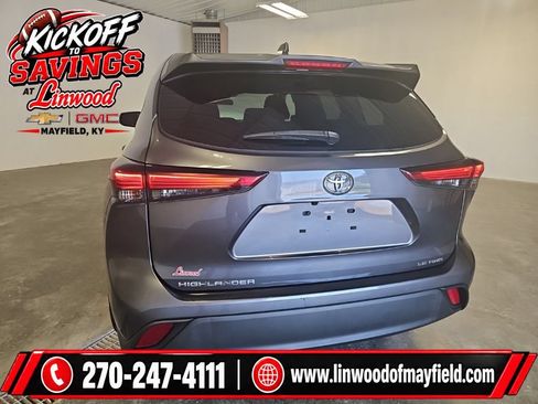 Used 2023 Toyota Highlander LE AWD/4WD image 4